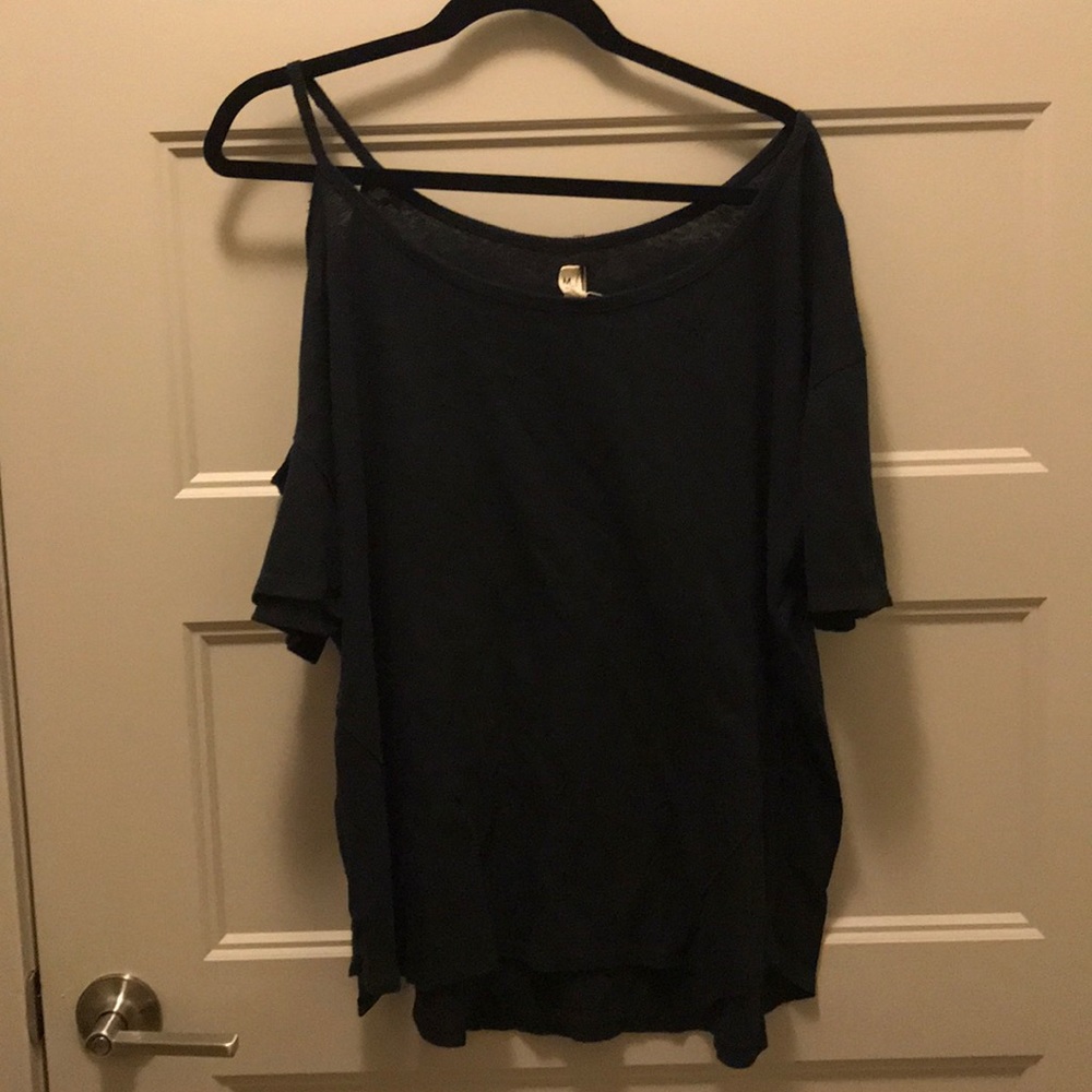 Black free people tee!